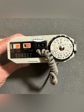 SUNSET Vintage Camera Meter / Flash Unit - Beige with Black Accents